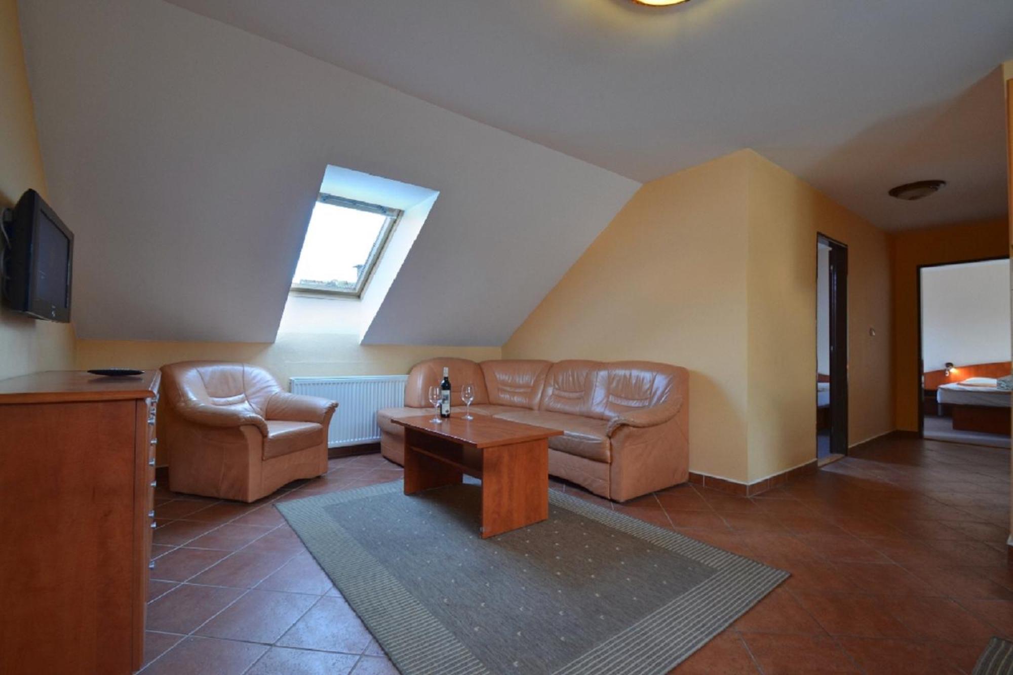 Hotel Flora Bešeňová Εξωτερικό φωτογραφία