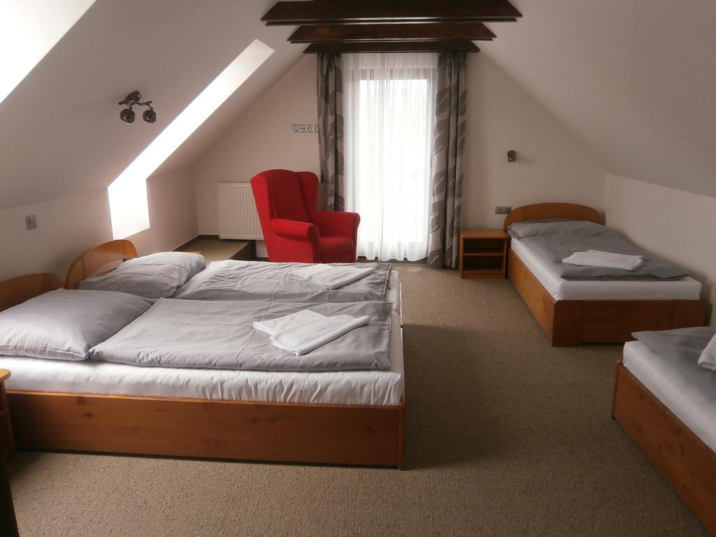 Hotel Flora Bešeňová Εξωτερικό φωτογραφία