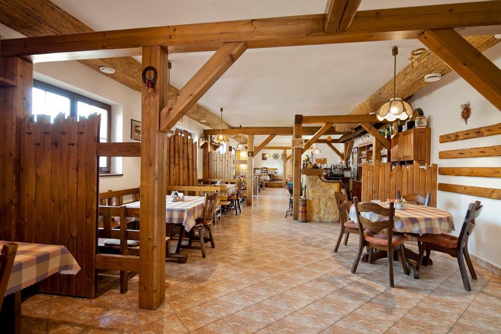 Hotel Flora Bešeňová Εξωτερικό φωτογραφία
